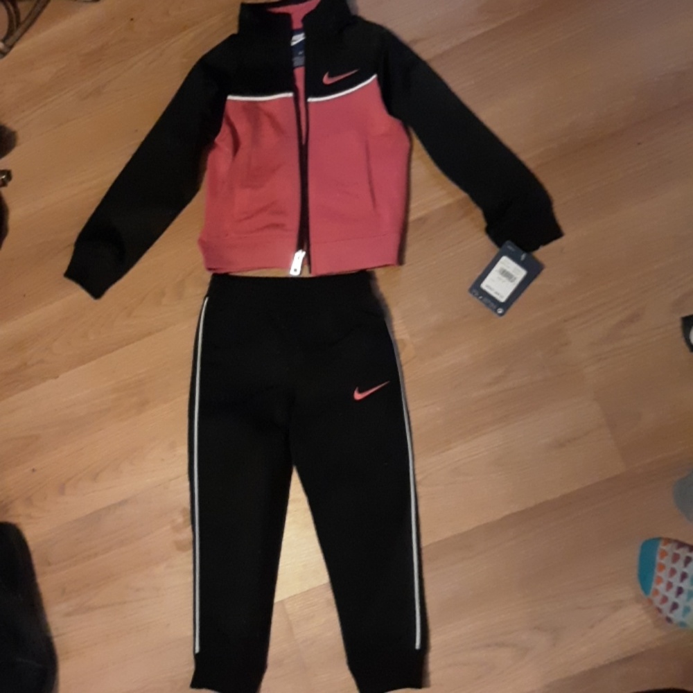 Nike track suit 3t